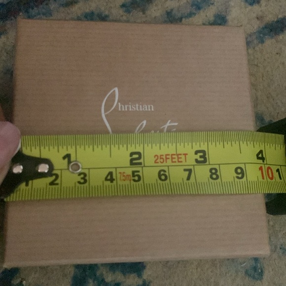 Empty Louboutin bracelet box - Picture 3 of 3